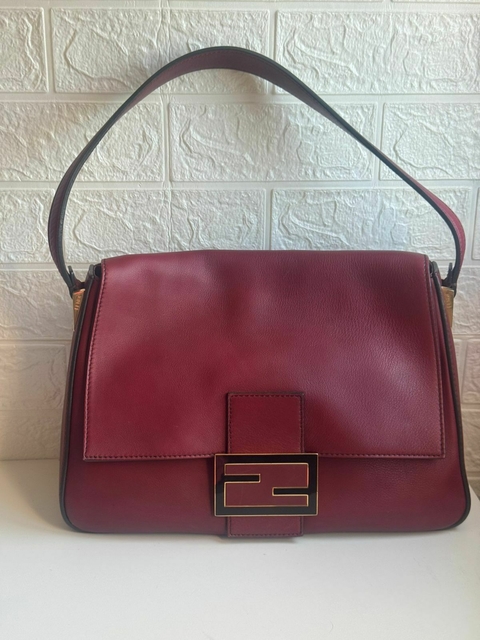 FENDI MAMMA EM COURO