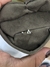 Piercing triângulo base reta bolinha