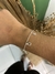Pulseira pedrinha pendurada
