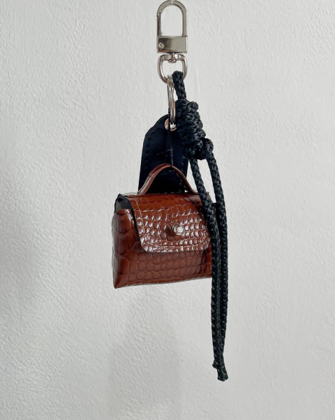 Llavero charm - chocolate crocco