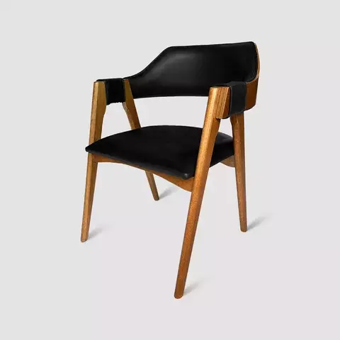 Cadeira Ella de Madeira Maciça com Encosto em Concha e Apoio no Braço Estofado - comprar online