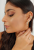 PIERCING FAKE COM FILEIRAS CRAVEJADAS (OURO) na internet