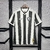 Camisa do Botafogo 24/25, com listras horizontais em preto e branco e escudo do time.