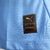 Detalhe da camisa jogador do Manchester City 24/25, mostrando o emblema da Puma.