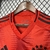 Camisa do uniforme 1 Bayern de Munique 2024/2025, na cor vermelha com detalhes em branco e dourado, design moderno e elegante. Camisa de futebol oficial, com o logo do clube no peito e patrocinadores. Comprar camisa Bayern de Munique vermelha 2024/2025, c