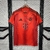 Camisa do uniforme 1 Bayern de Munique 2024/2025, na cor vermelha com detalhes em branco e dourado, design moderno e elegante. Camisa de futebol oficial, com o logo do clube no peito e patrocinadores. Comprar camisa Bayern de Munique vermelha 2024/2025, c