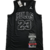 Regata preta da NBA com estampas dos Bulls e o número 23, homenagem a Michael Jordan.