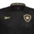 Camisa do Botafogo 24/25 manto 2, modelo masculino, com detalhes em preto e dourado.