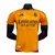 Camisa versão player do Real Madrid 24/25 Manto 2 na cor laranja, com logotipo da Emirates e detalhes em preto.