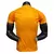 Camisa versão player do Real Madrid 24/25, vista traseira, cor laranja, detalhes em relevo.