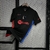 Camisa do Barcelona 24/25, modelo manto 2, com detalhes em preto, azul e vermelho, estampa do logotipo do clube e do Spotify.