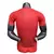 Camisa versão jogador Manchester United 24/25 na cor vermelha, vista traseira, destacando detalhes do design.