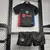 Kit infantil do Barcelona, composto por camiseta preta com detalhes em vermelho e azul e calça curta preta.