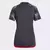 Camisa feminina do Flamengo 24/25, manto 3, vista traseira com detalhes em preto e vermelho.