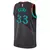 Regata NBA Washington Wizards City Edition 23/24 de Kyle Kuzma, destacando a numeração 33 e o design em preto com detalhes coloridos.