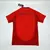 Camisa do uniforme 1 Bayern de Munique 2024/2025, na cor vermelha com detalhes em branco e dourado, design moderno e elegante. Camisa de futebol oficial, com o logo do clube no peito e patrocinadores. Comprar camisa Bayern de Munique vermelha 2024/2025, c
