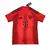 Camisa do uniforme 1 Bayern de Munique 2024/2025, na cor vermelha com detalhes em branco e dourado, design moderno e elegante. Camisa de futebol oficial, com o logo do clube no peito e patrocinadores. Comprar camisa Bayern de Munique vermelha 2024/2025, c