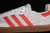 Adidas Samba na internet