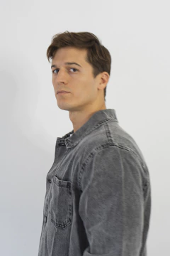 CHAQUETA DE JEANS NEGRA