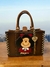 BOLSA MAFALDA CON COSMETIQUERA PIEL GRABADA A MANO CAFÉ