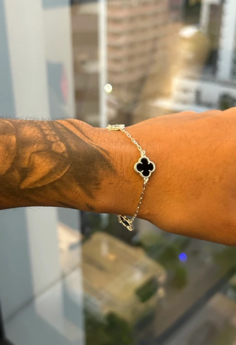 PULSEIRA 3 TREVOS PRETO 21CM