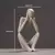 Estátua Abstrato o Pensador na internet