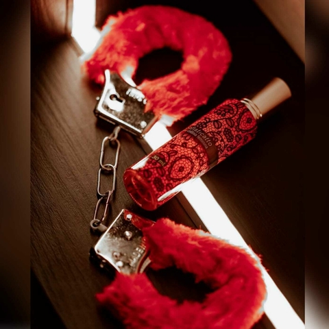 Algema de metal com Pelucia - comprar online