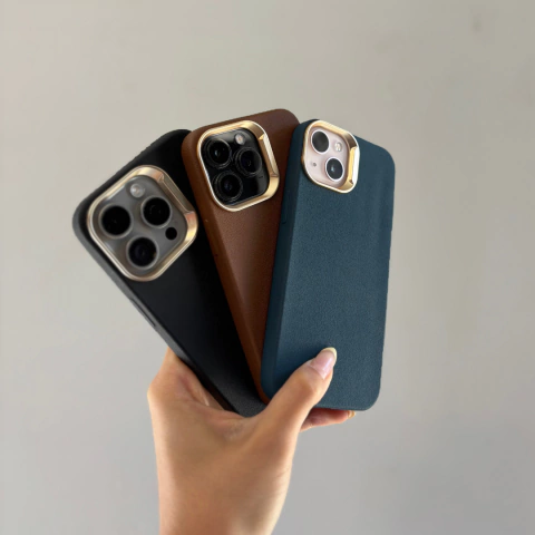 Fundas iPhone Símil Cuero - Marrón, Negro y Azul Oscuro - Detalle Cámara Dorado - comprar online