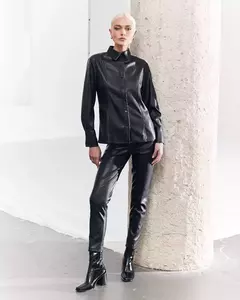 CALÇA EM COURO PU