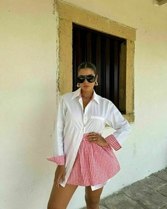 CAMISA OVER SIZE COM DETALHE VICHY NO PUNHO E GOLA