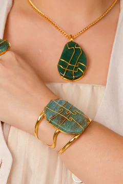 Bracelete Aramado Quartzo Verde - comprar online