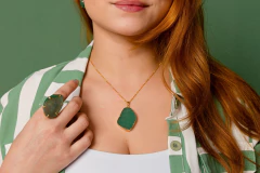 Colar Chapa de Quartzo Verde na internet