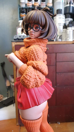 Estatueta da Velma 30cm na internet