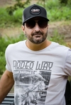 Bone preto Daniel Ricci
