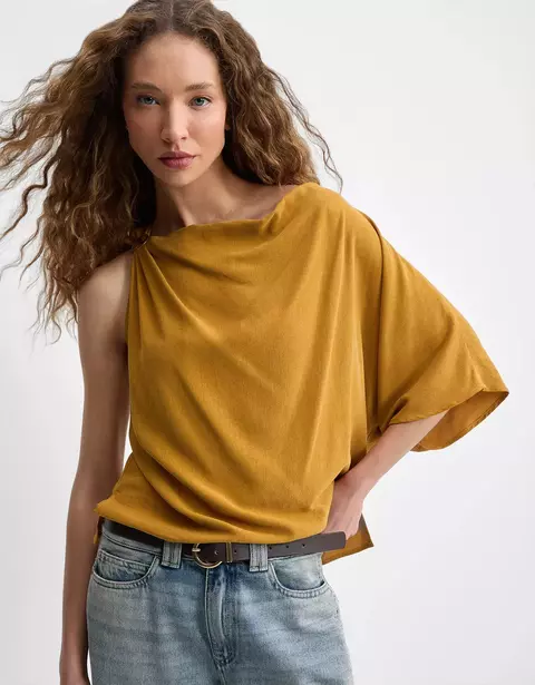 BLUSA ASSIMETRICA COM DETALHE ALCA MOSTARDA - SHOULDER