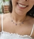 Choker olho grego e ponto de luz na internet