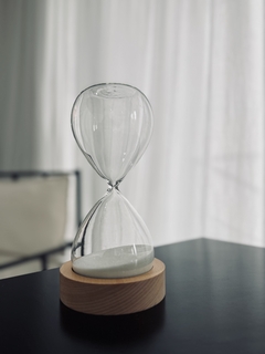 Reloj de arena con base de madera - comprar online