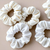 Pack Total White de 3 coleteros (scrunchies) de seda de morera 5 cm 19 momme