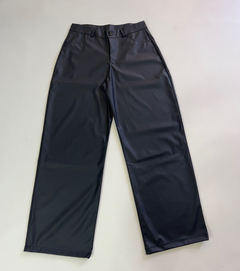Pantalón cuero ecológico. Liso