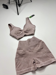 Conjunto deportivo en internet