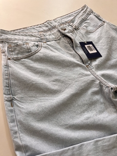 Jeans Rígido. Tiro medio/ bajo - RMVG