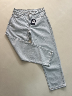 Jeans Rígido. Tiro medio/ bajo - tienda online
