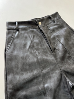 Pantalón engomado, estampado gris. Tiro alto en internet