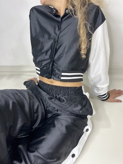 Conjunto deportivo en internet