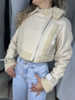Campera de piel sintética, interior corderito. Calidad Premium! - comprar online
