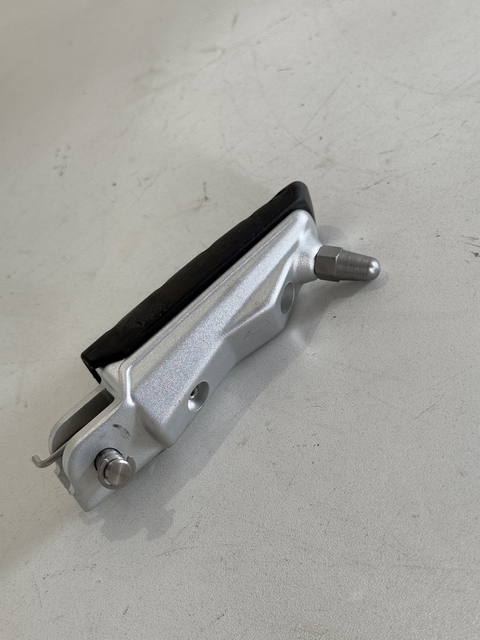 pedaleira piloto bmw f 900 r ano 23-25 lado esquerdo