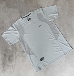 Remera Nike básica en internet