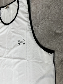 Imagen de MUSCULOSA UNDER ARMOUR DRI FIT