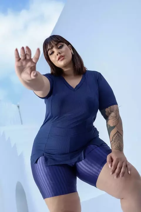 BLUSA TAPA BUMBUM COM RECORTE FRENTE