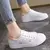 Novos sapatos brancos femininos moda confortáveis apartamentos rendas até sapa